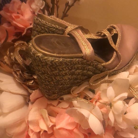 Gold and cream espadrille sandals - Picture 4 of 4